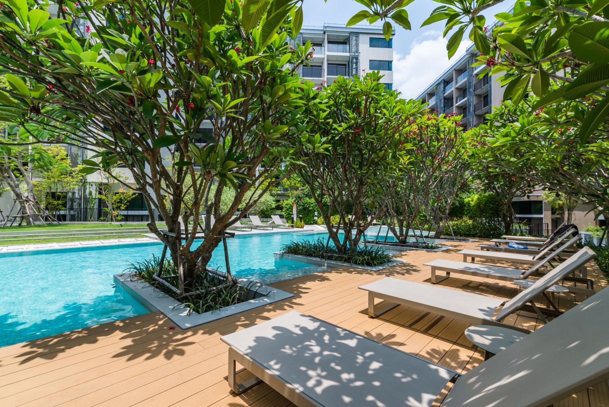 Blossom Sathorn By Plearn Apartment Bangkok Bagian luar foto